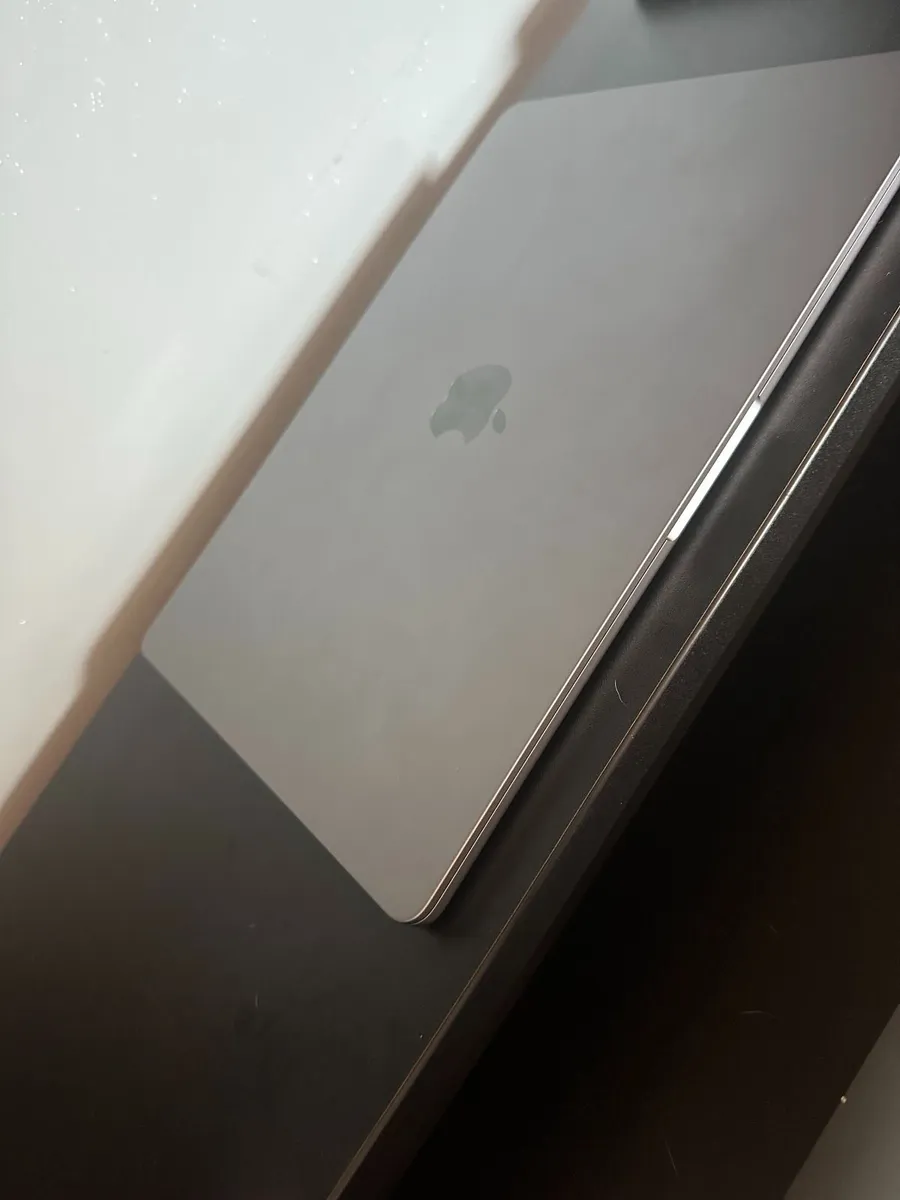 macbook air 15 - Image 2