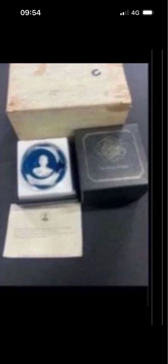 4 pinches baccarat commemorative paperweights - Image 1