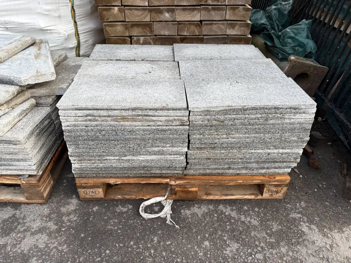 Silver granite paving(Job lot only) - Image 1