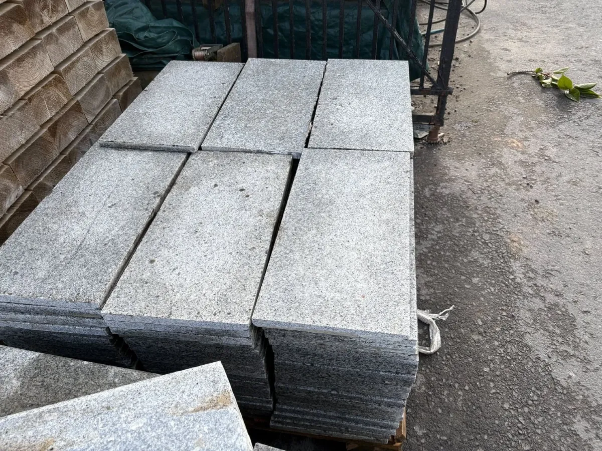 Silver granite paving(Job lot only) - Image 2