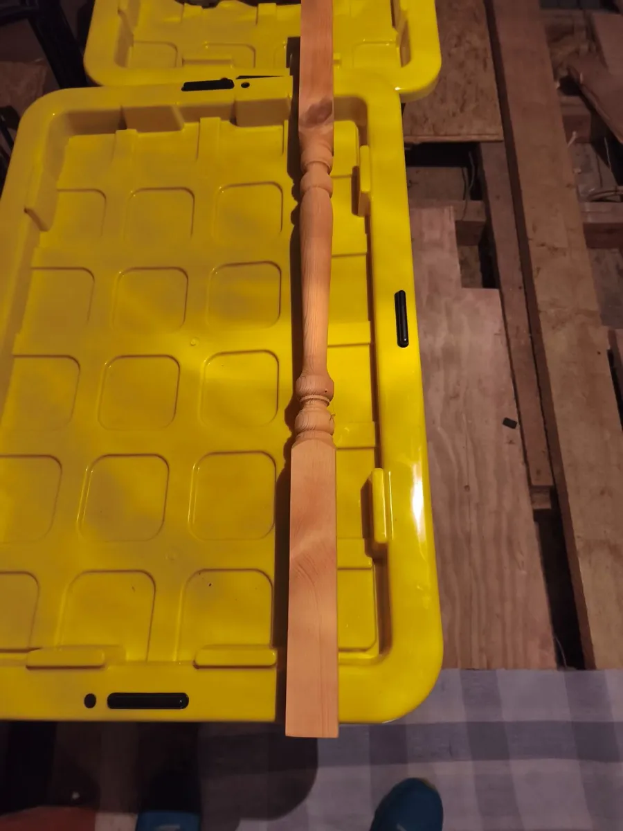 2 doors, 60 spindles,3 post. Plus a few other bits - Image 1