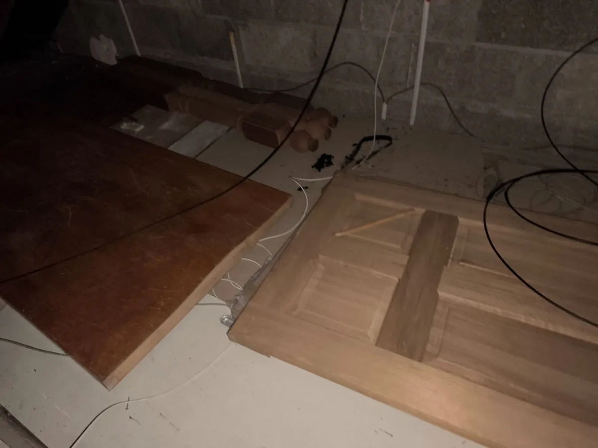 2 doors, 60 spindles,3 post. Plus a few other bits - Image 2