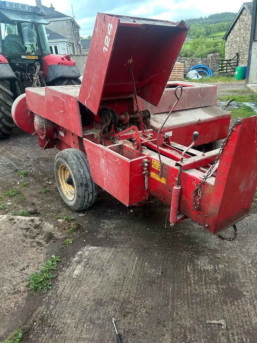 Massey square baler - Image 2
