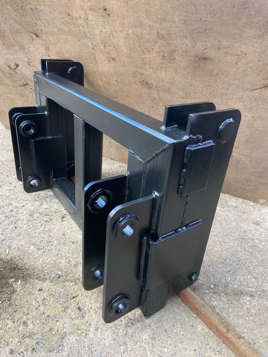 JCB 3cx to jcb quick hitch adaptor - Image 1