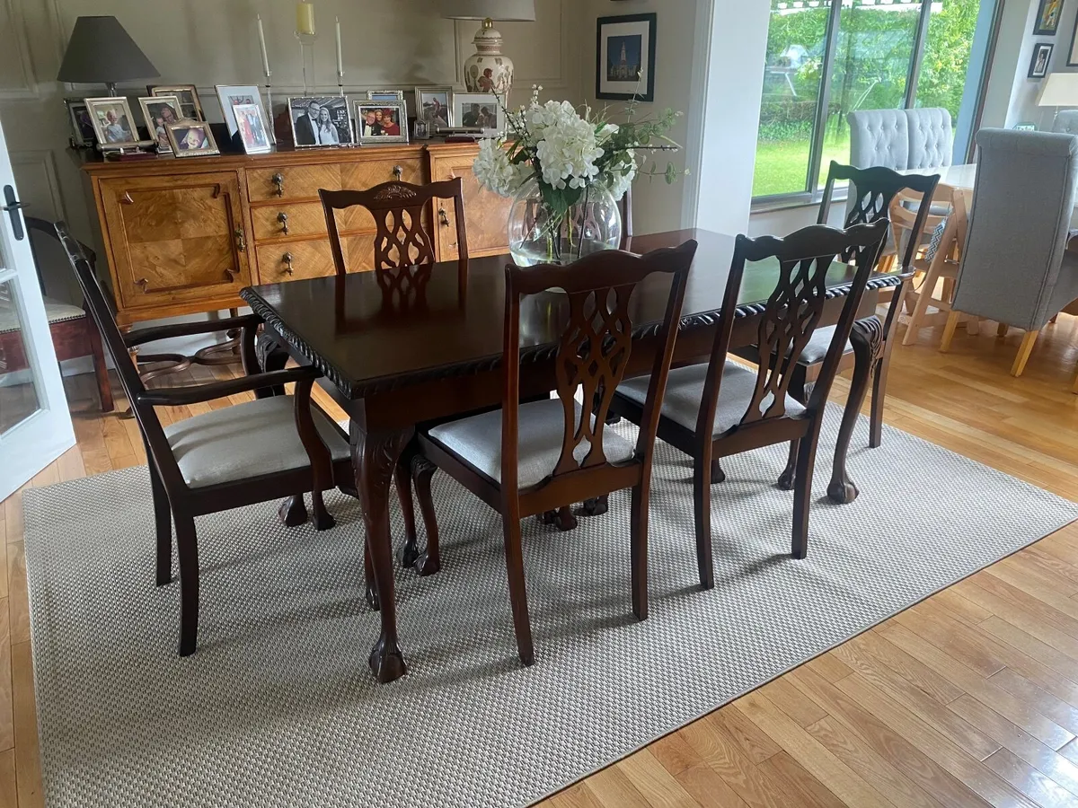 Dining Room Set - Table plus 6 chairs - Image 1