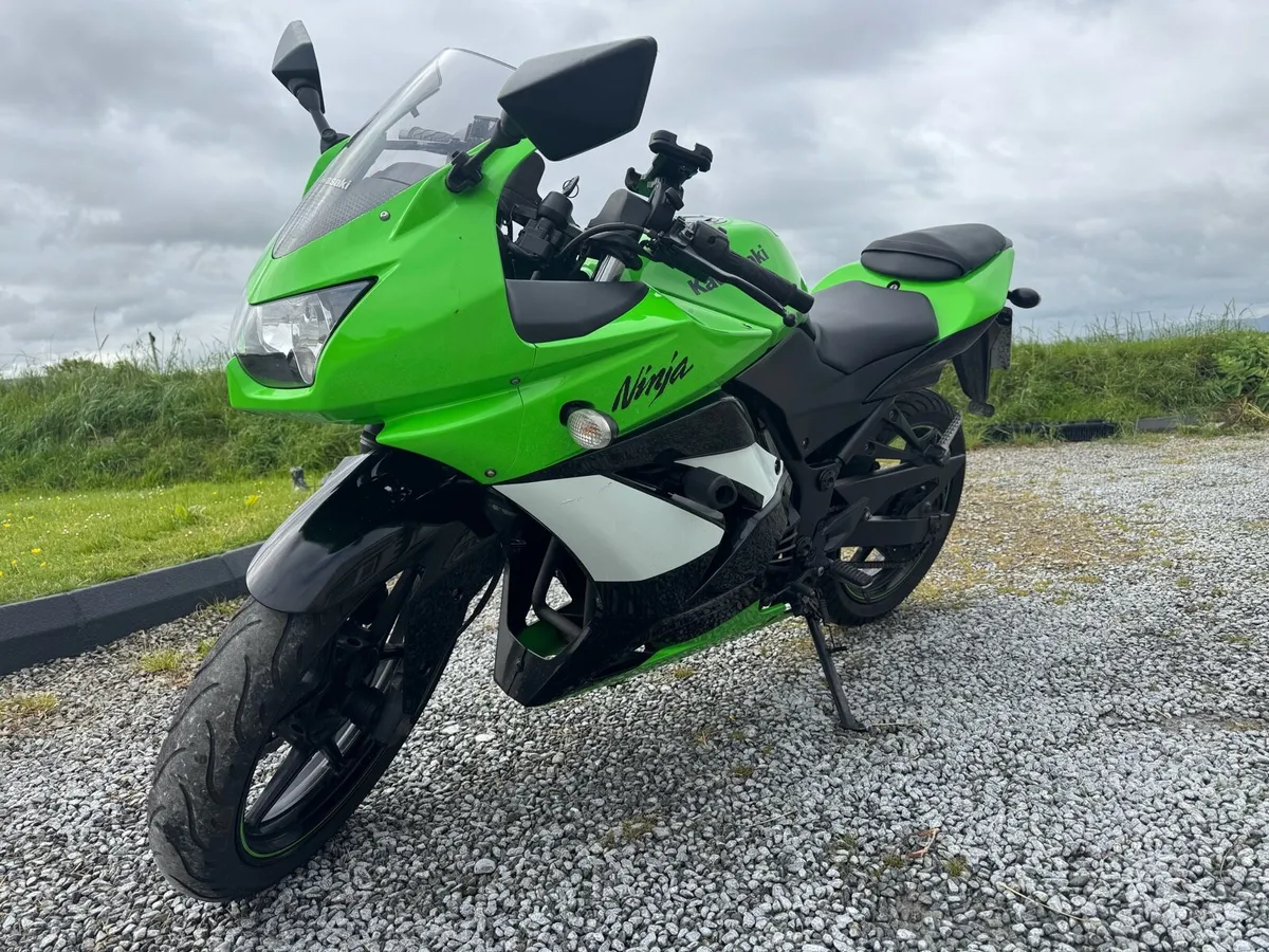 2009 Kawasaki Ninja 250r **A2 licence** - Image 2