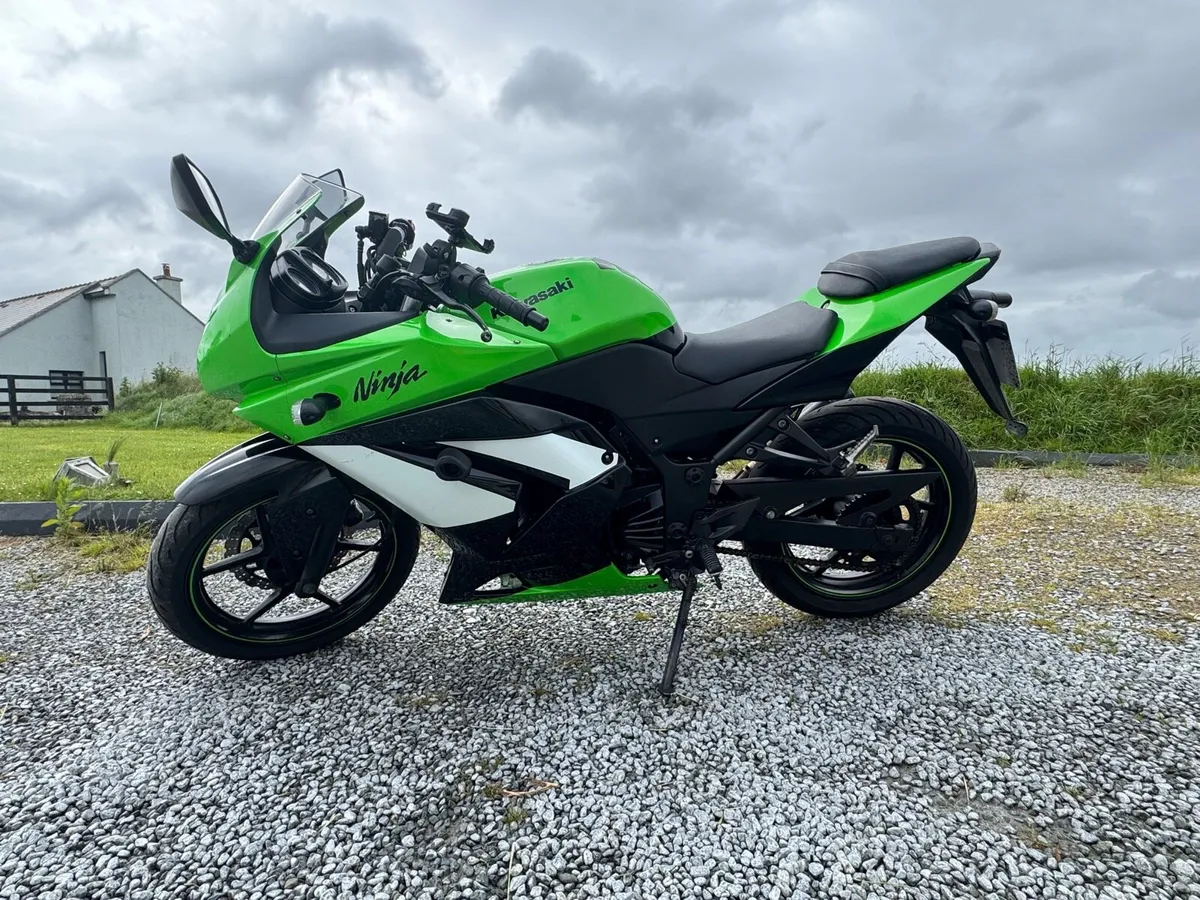 2009 Kawasaki Ninja 250r **A2 licence** - Image 3