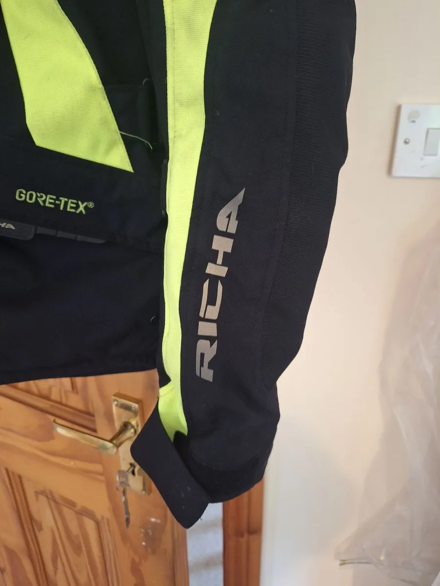 Motorcycle jacket and trousers - Image 3