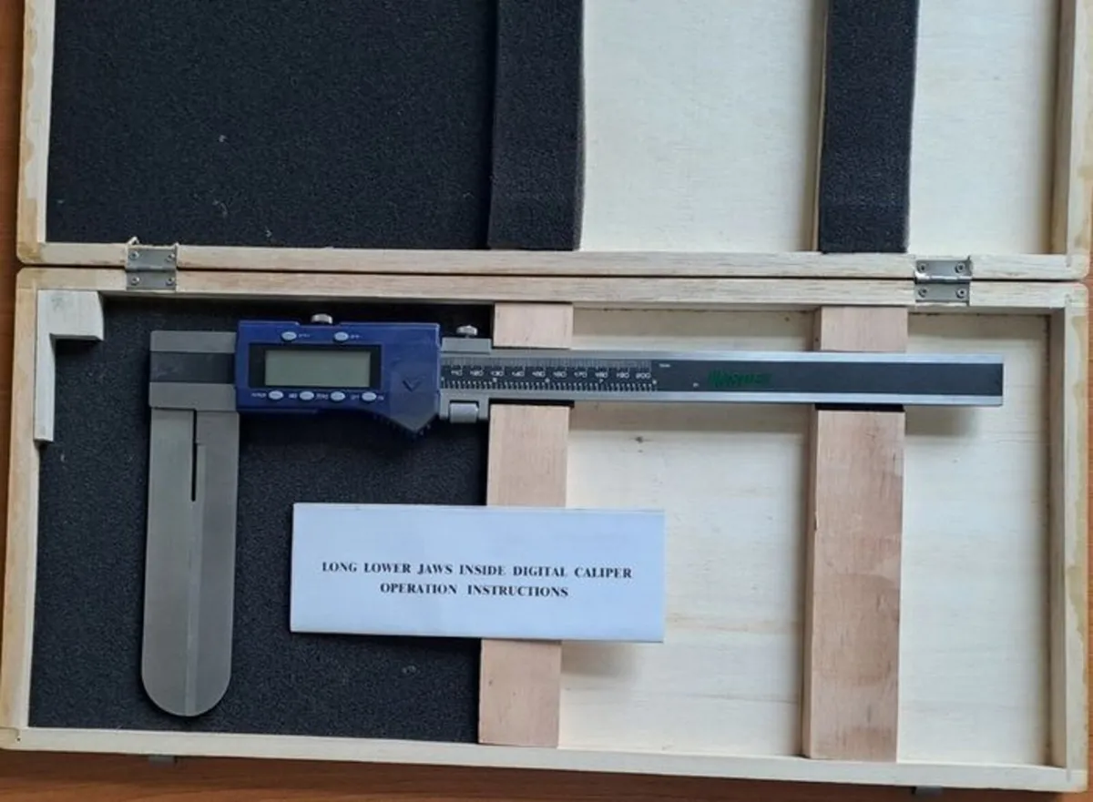 Long lower jaws inside digital vernier caliper - Image 1
