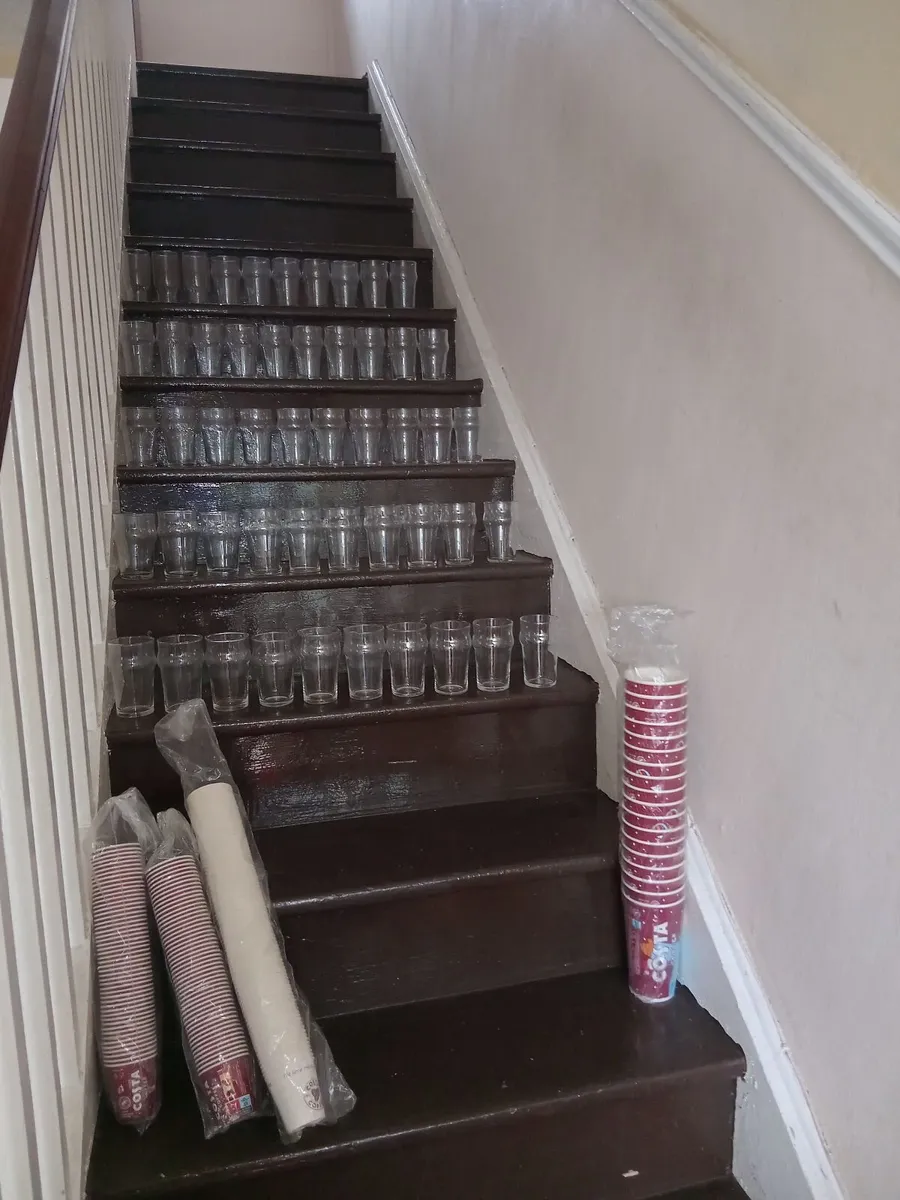 50 HALF PINT GLASSES & 198 DISPOSABLE CUPS