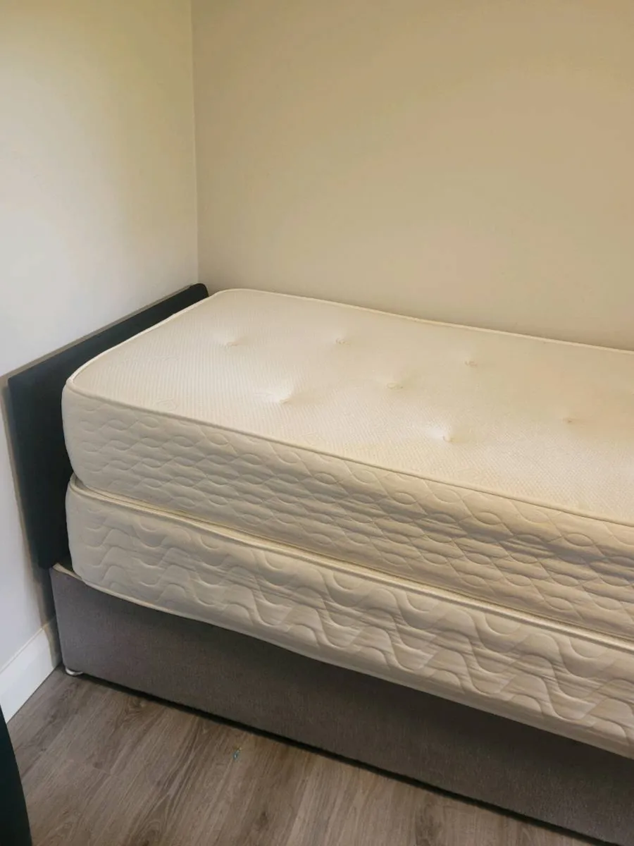 Single bed with 2 mattresses + 1 chest of drawers - Image 2