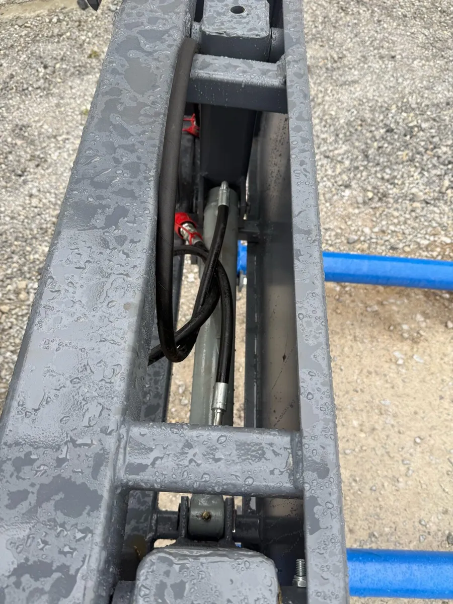 Hydraulic bale handler - Image 3