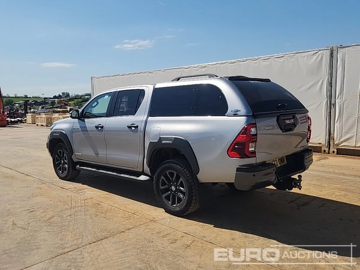 Toyota Hilux 2023 - Image 2
