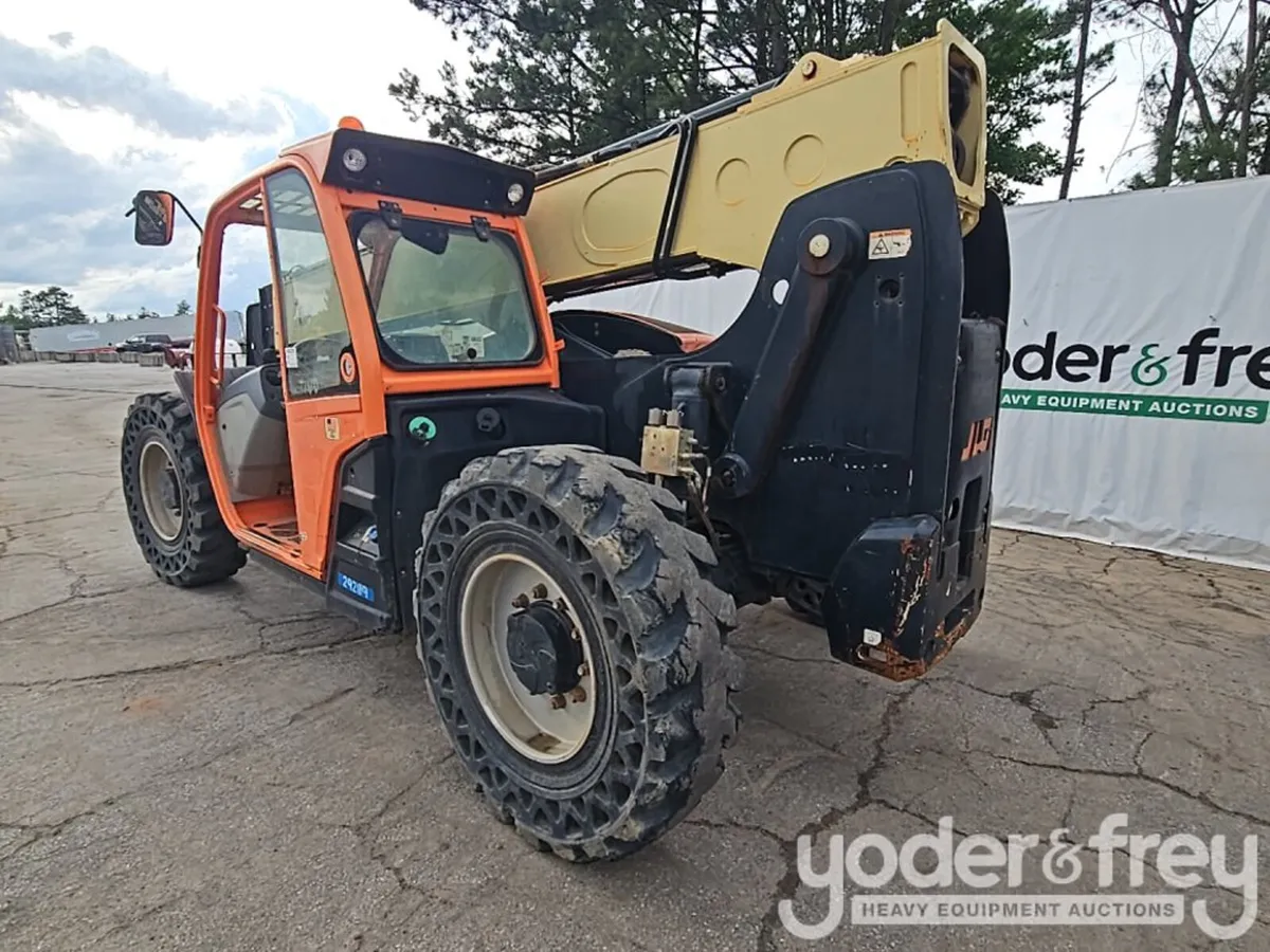 2016 JLG 600 AJ - Image 2