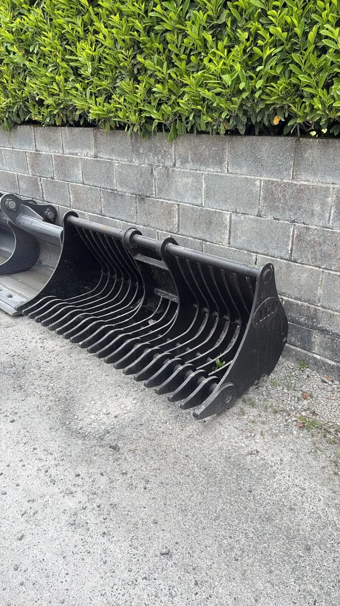 Buckets - Image 1