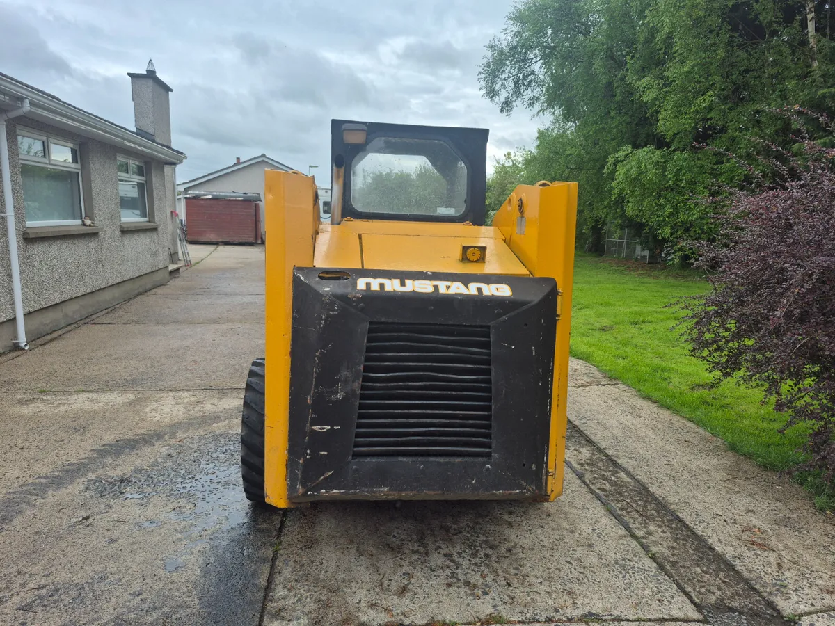 Mustang 2060 Skidsteer - Image 3