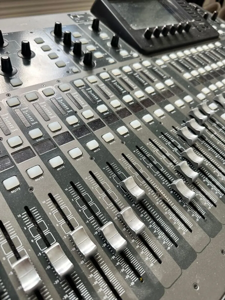 Behringer X32 Digital Mixing Console Excellent Condition - Image 3
