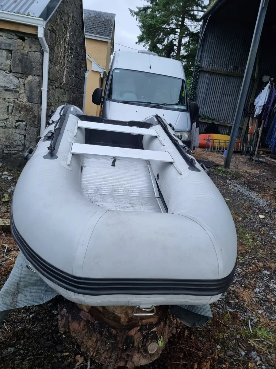 Inflatable boat - Image 2