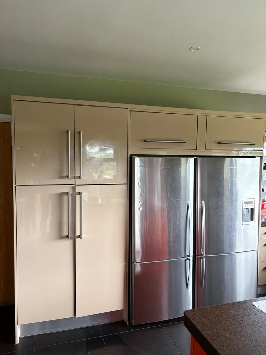 Kitchen with double fridge freezers and dishwasher - Image 1