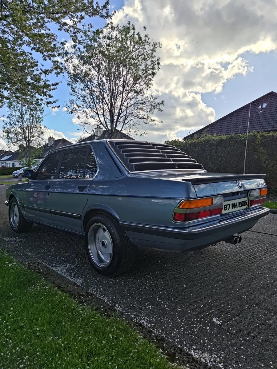BMW 525E - Image 3