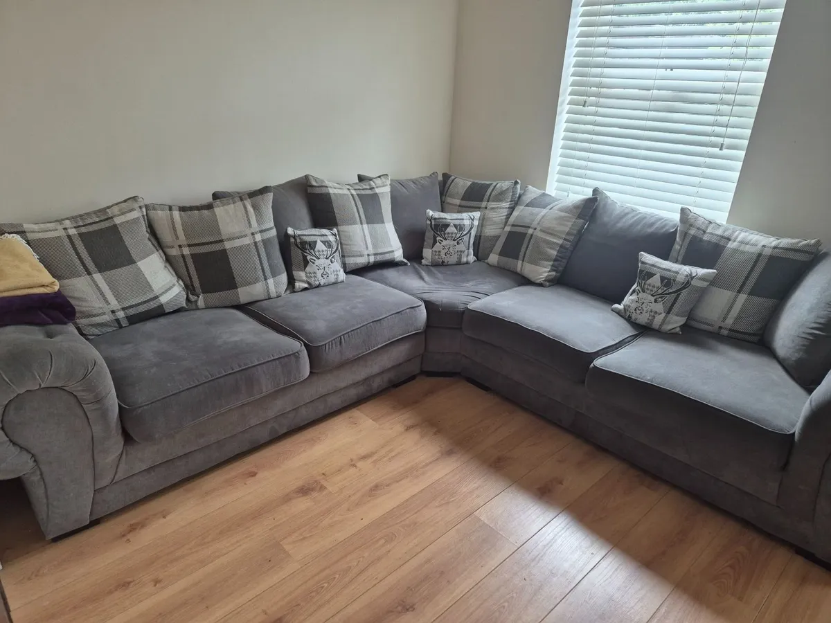 Couch - Image 2