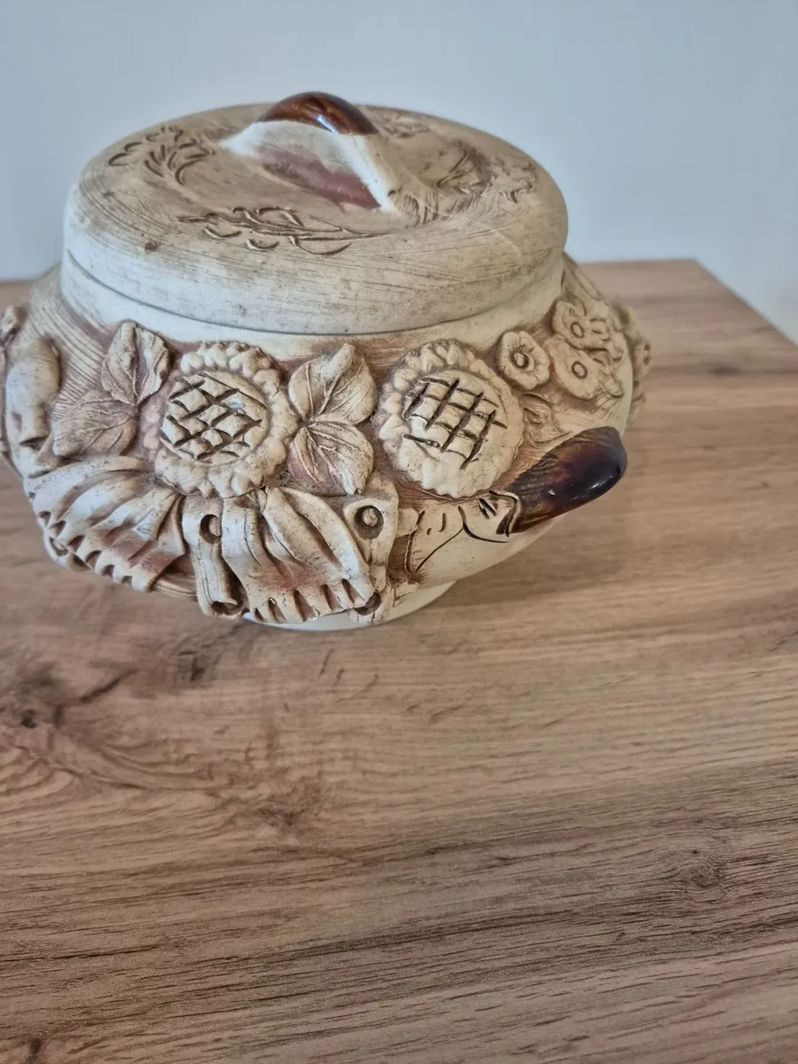 Vintage pot with lid cream and brown colours - Image 2