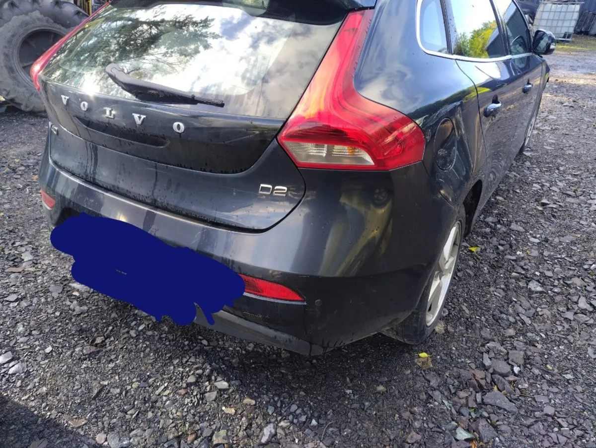 Breaking Volvo V40 1.6 diesel - Image 1