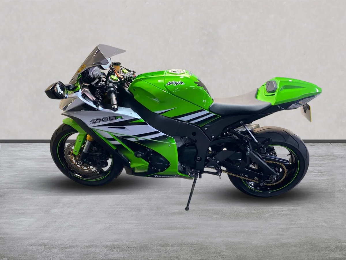 Kawasaki ZX 10R  Anniversary with extras/Low Miles - Image 2