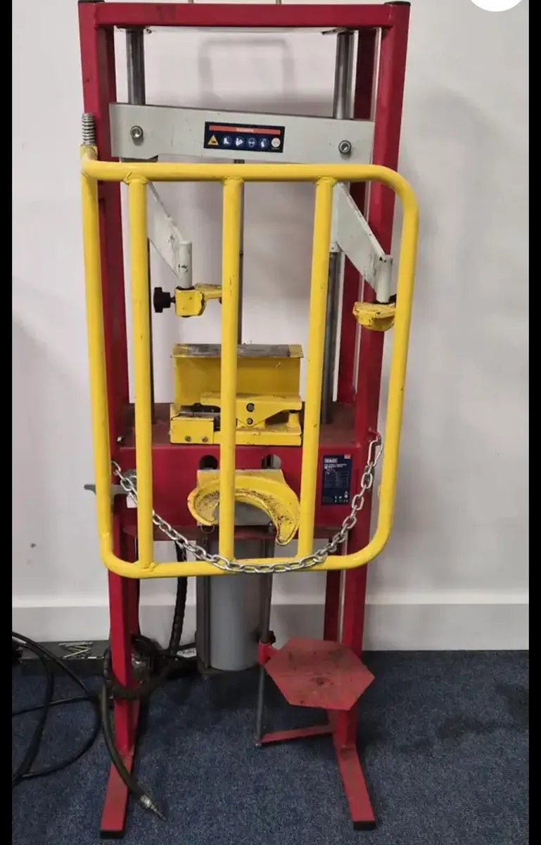 Sealey 1000kg pneumatic coil spring compressor