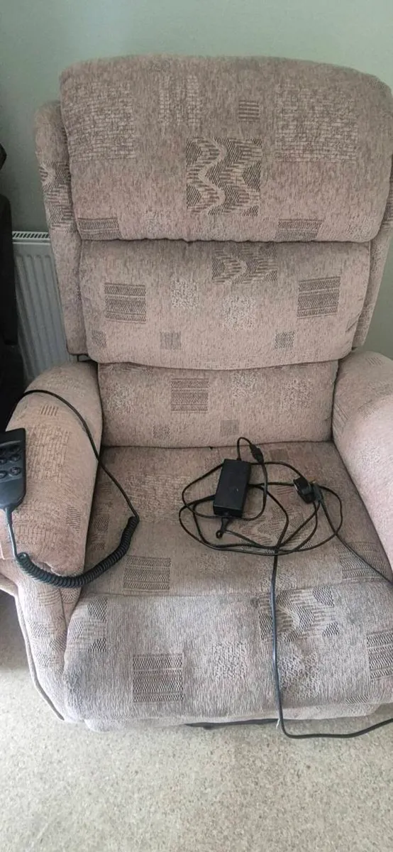 Electric life & rise recliner chair ADULT - Image 1