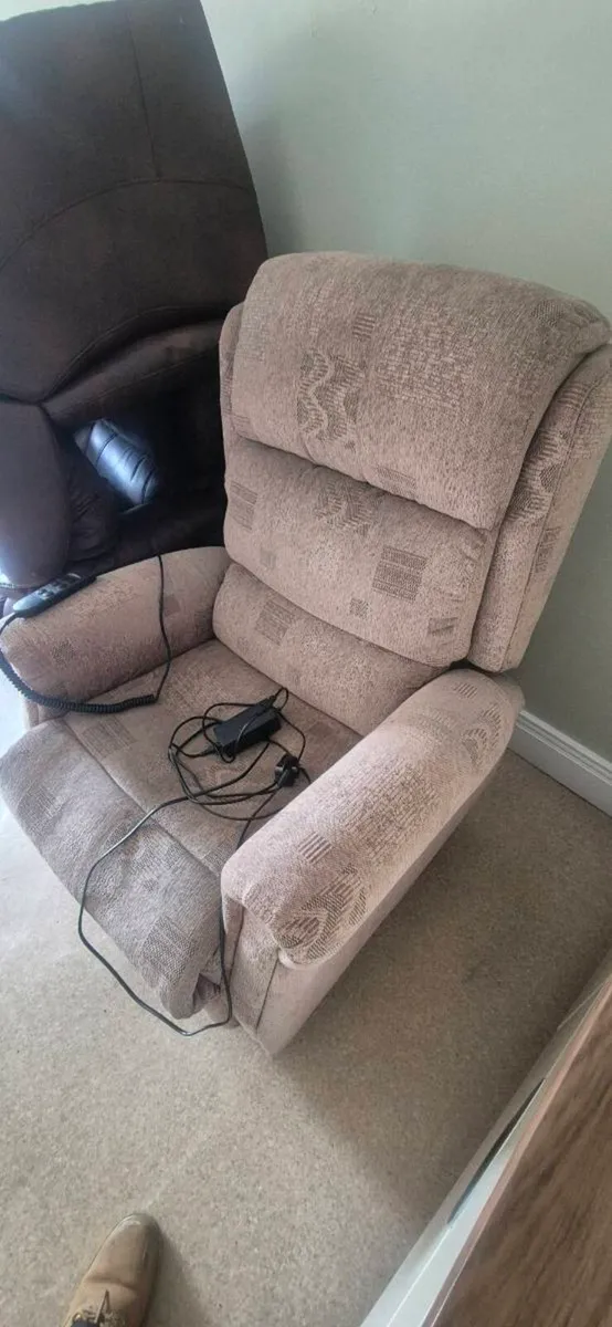 Electric life & rise recliner chair ADULT - Image 2