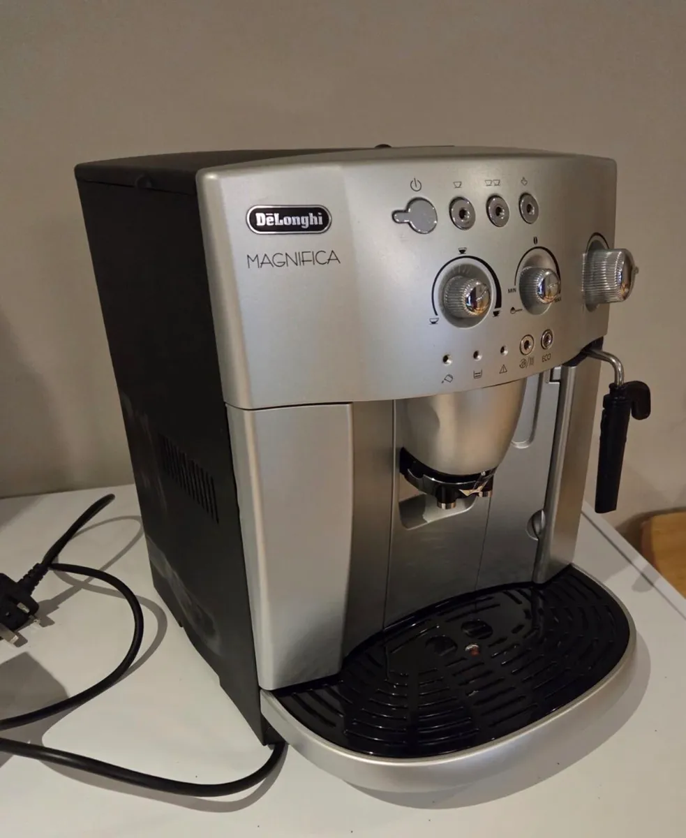 Delonghi Magnifica Coffee Machine - Image 4
