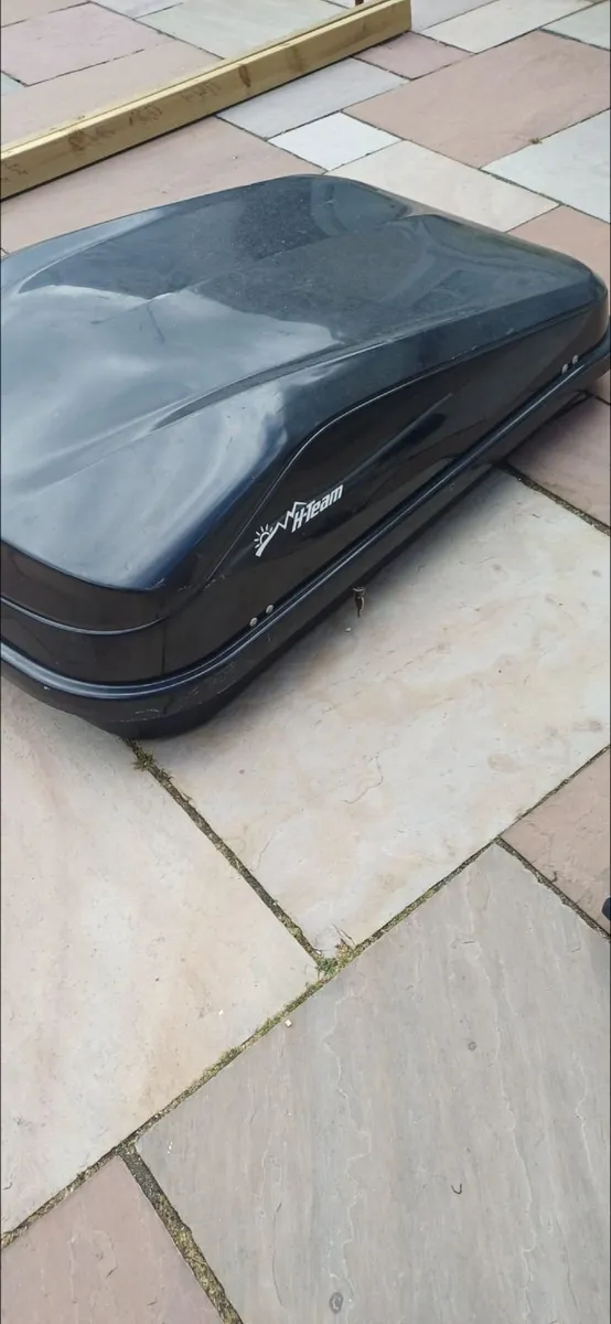 Roof box - Image 1