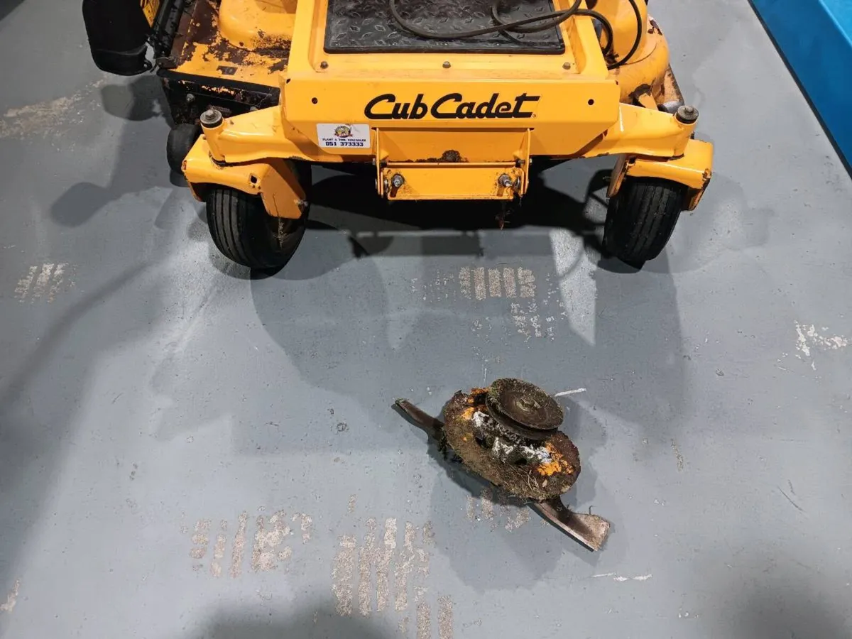 Cub cadet zero turn mower - Image 4