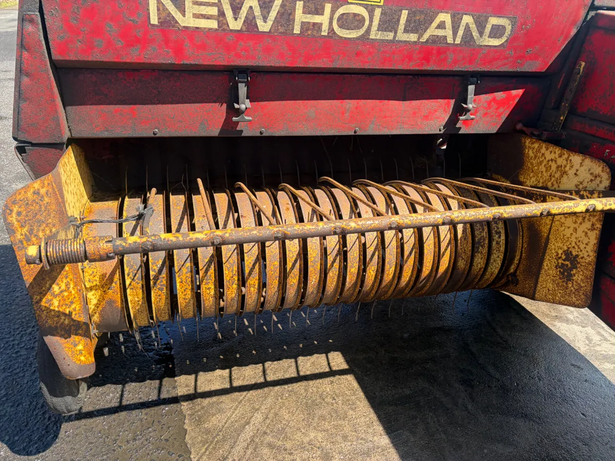 New  Holland 370 Baler - Image 4