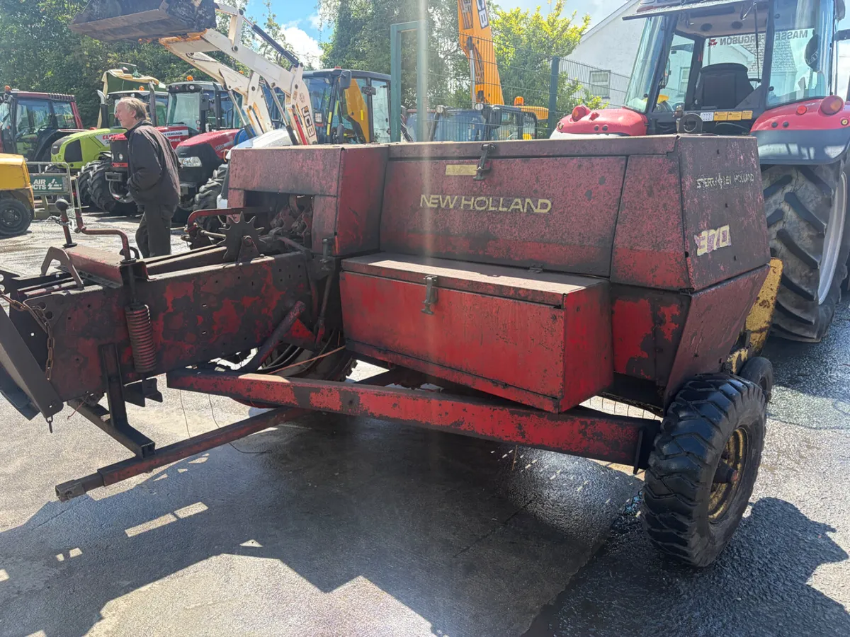 New  Holland 370 Baler - Image 3