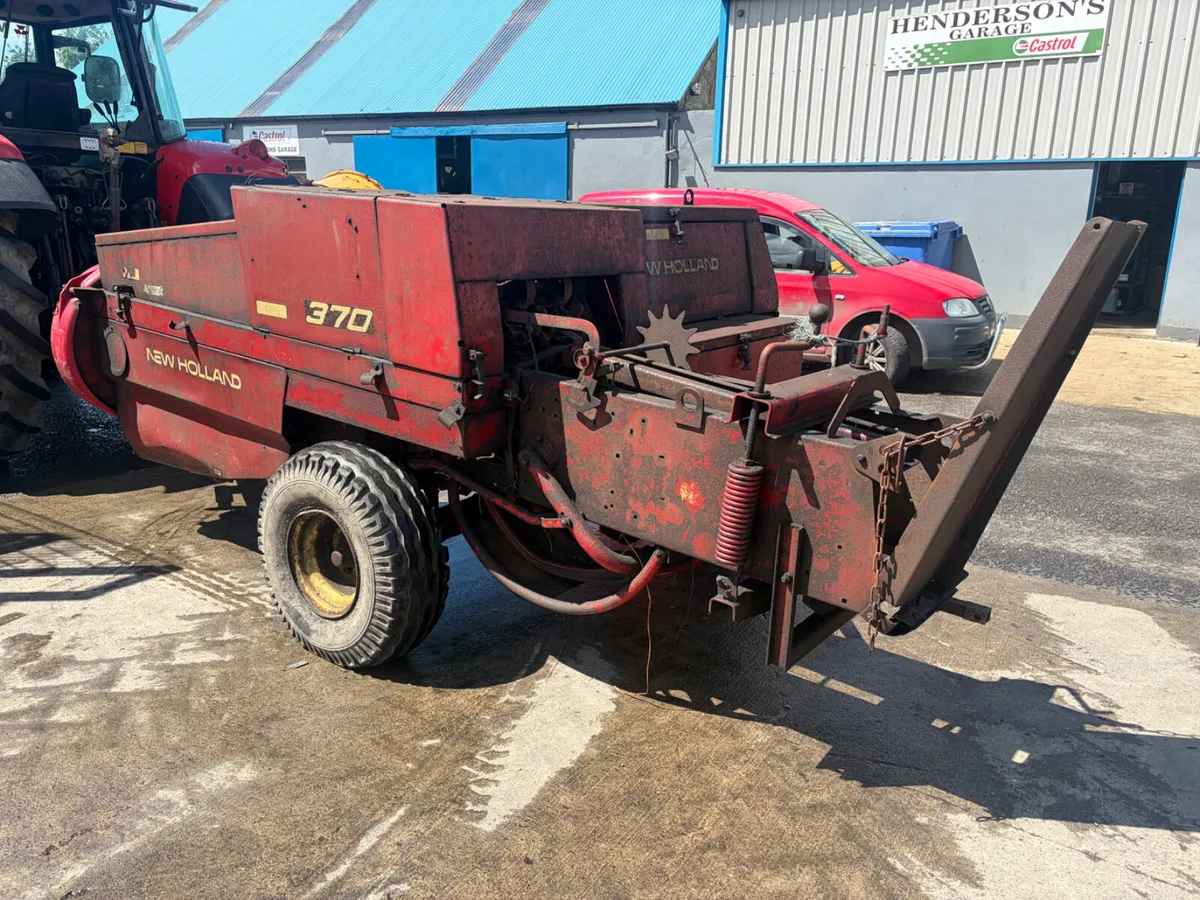 New  Holland 370 Baler - Image 2