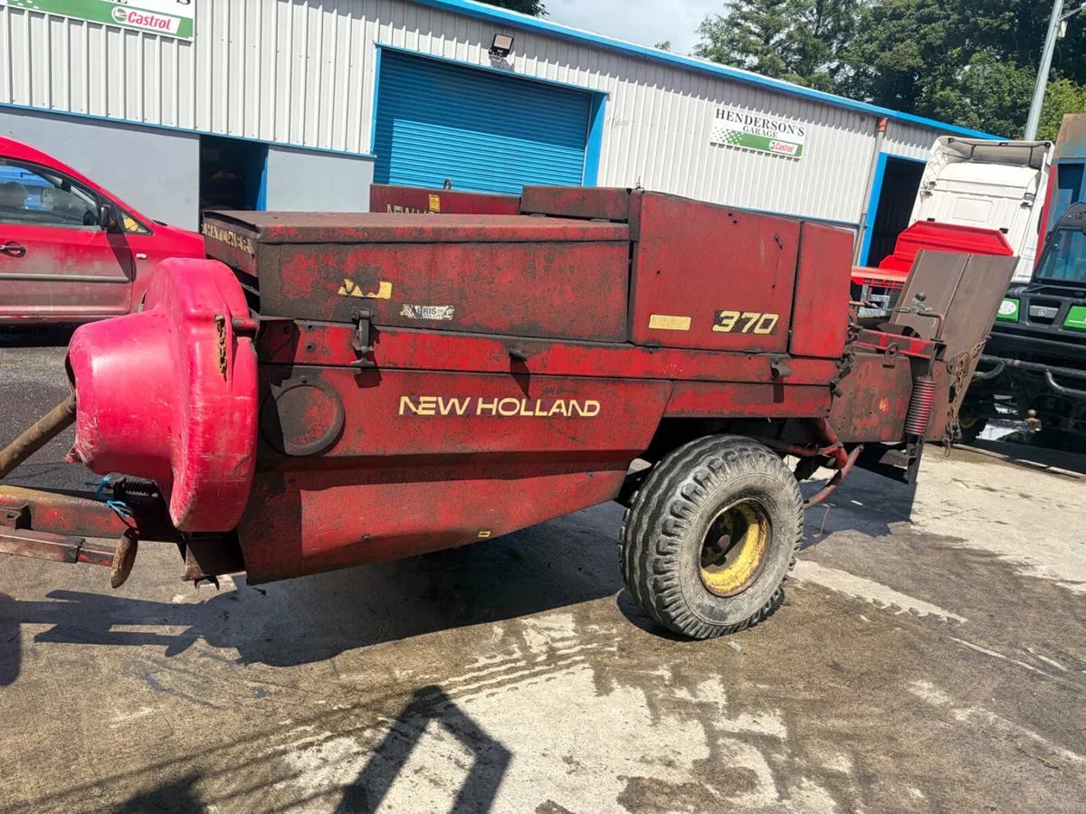 New  Holland 370 Baler - Image 1