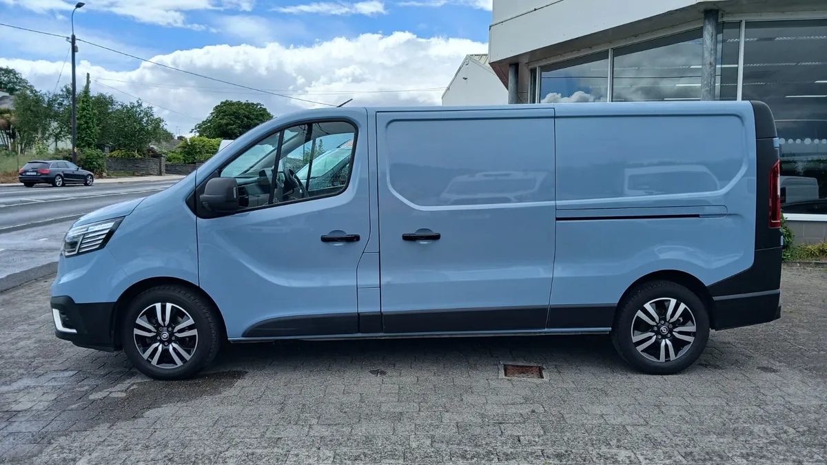 241 RENAULT TRAFIC LWB AUTO SPORT EXTRA 170BHP - Image 3
