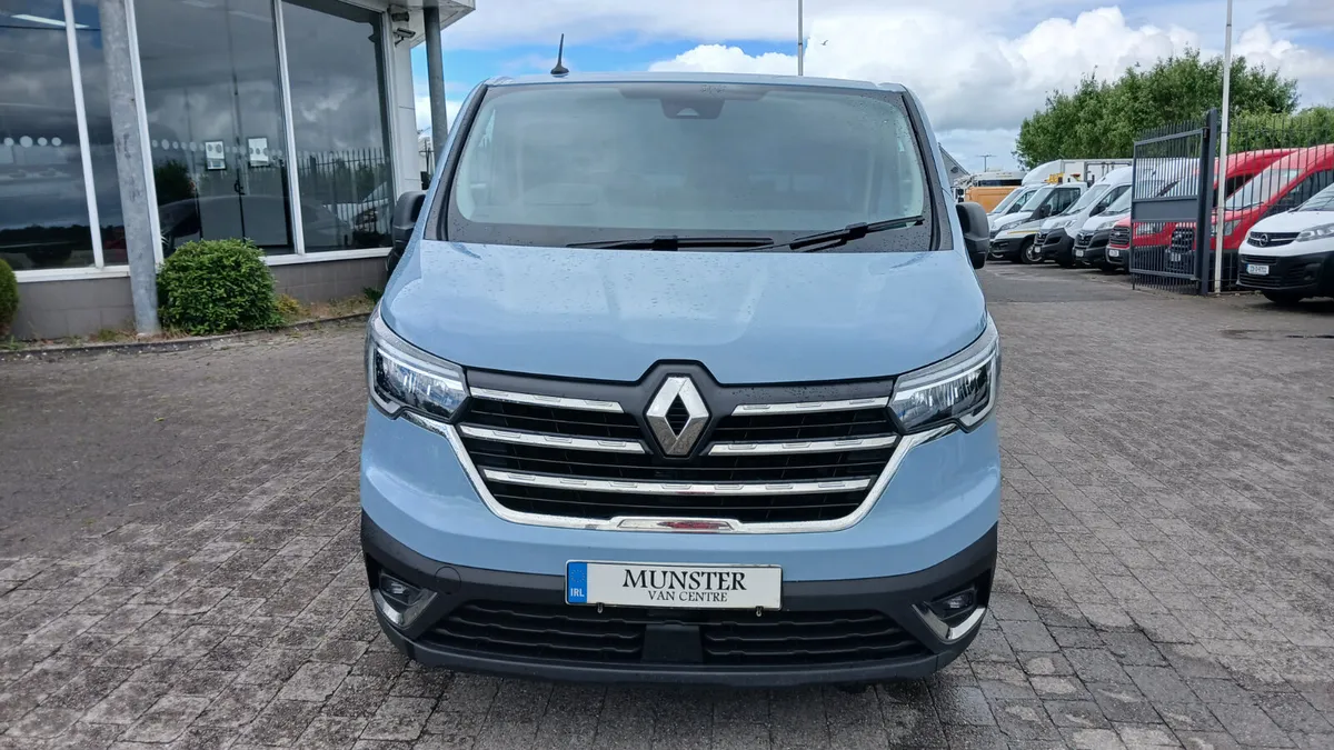 241 RENAULT TRAFIC LWB AUTO SPORT EXTRA 170BHP - Image 2