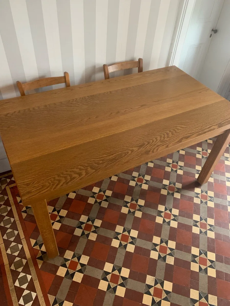 Solid oak dining table. - Image 2
