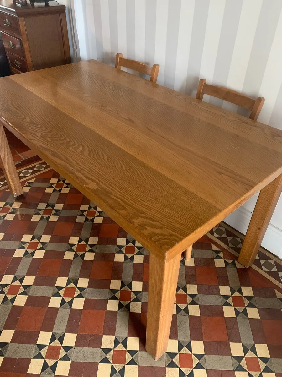Solid oak dining table. - Image 3