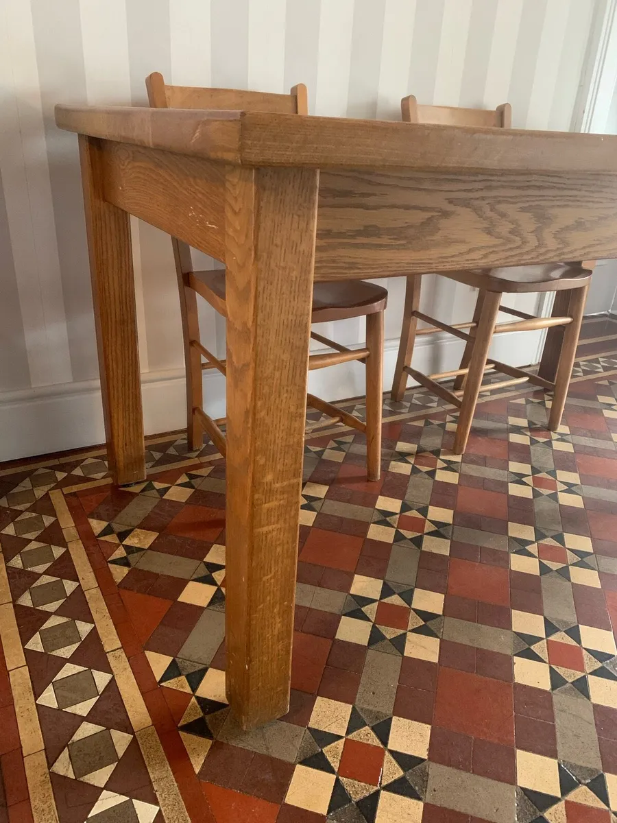 Solid oak dining table. - Image 4