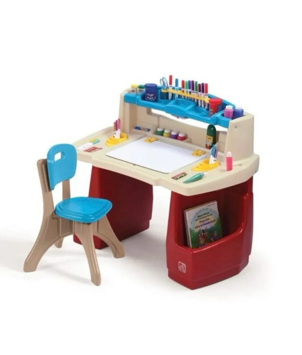 Kids activity desk - Image 1