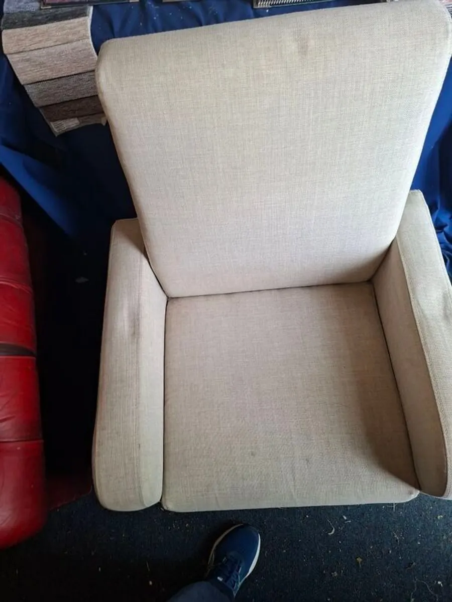 Grey  chair - Image 4