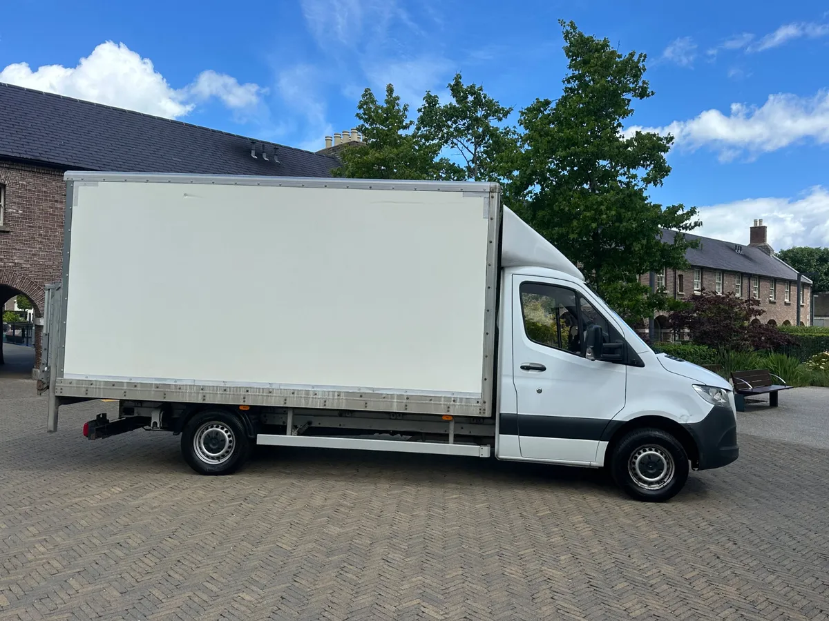 Mercedes-Benz Sprinter Box Van2020 - Image 2