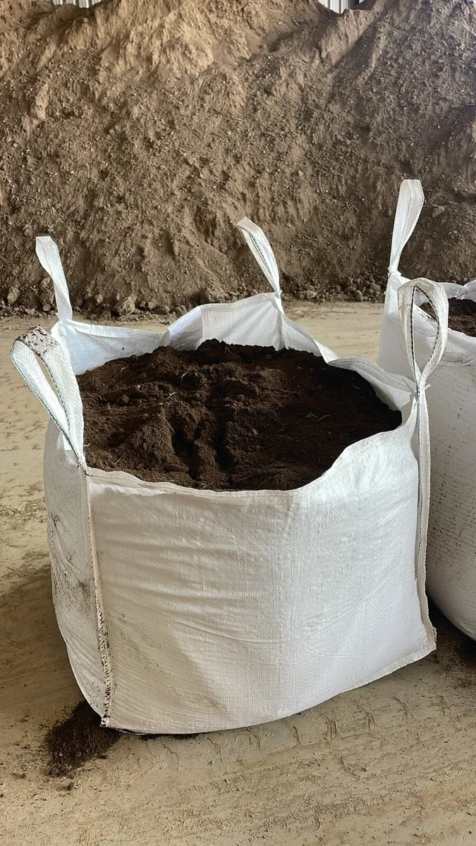 Topsoil screened/dry - Image 1