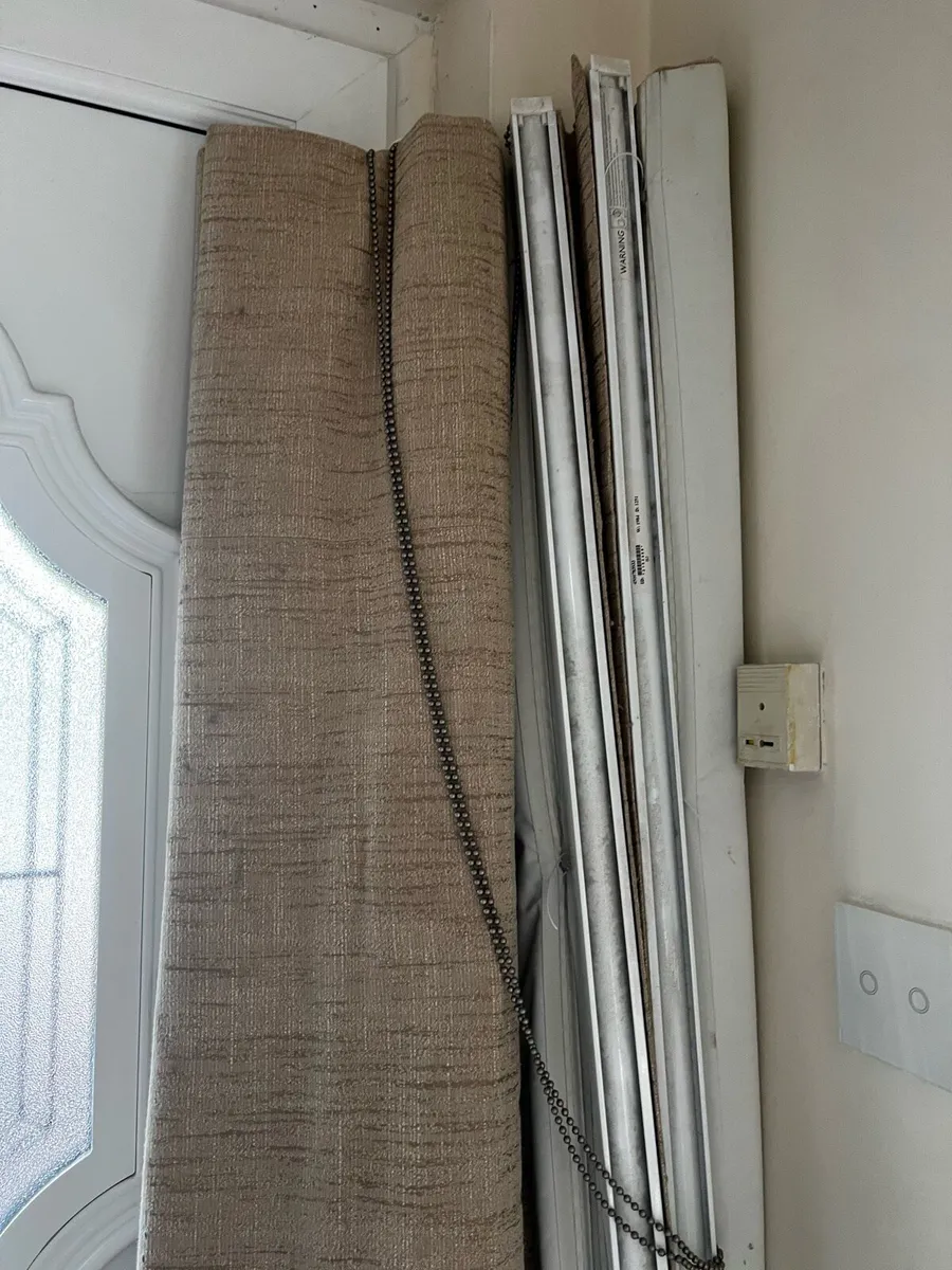 4 Hilary blinds Roman Beige blackout - Image 1