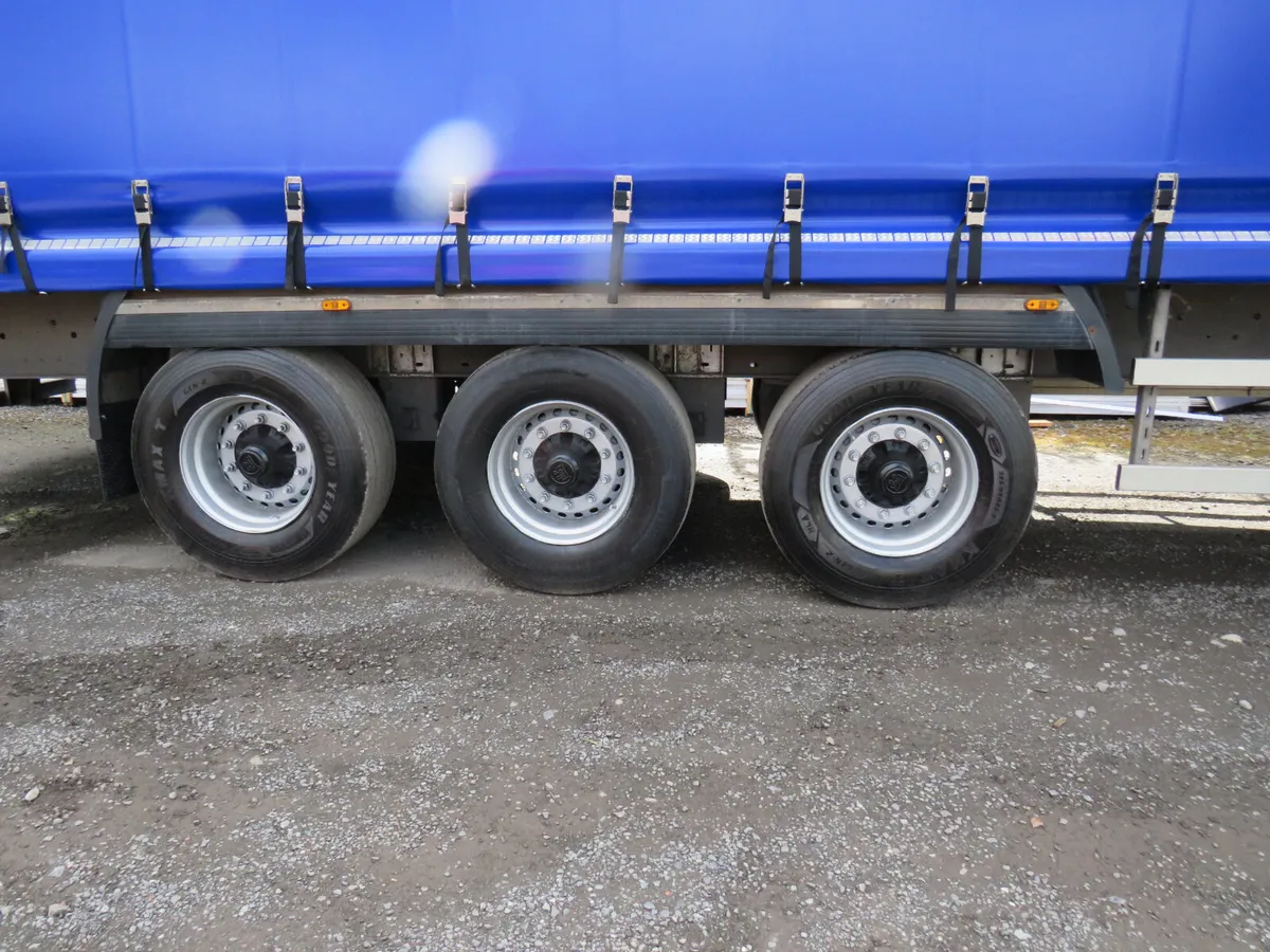 4.2M Curtainsider - Image 4