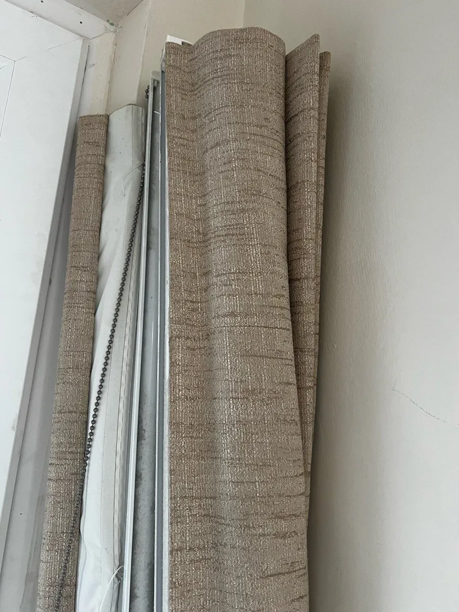 4 Hilary blinds Roman Beige blackout - Image 2